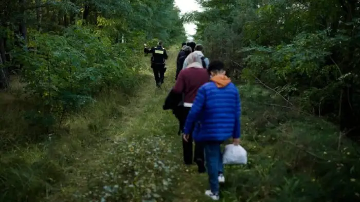 هشدار به دفاتر مسافرتی درباره رها کردن مسافران ایرانی در روسیه سفید