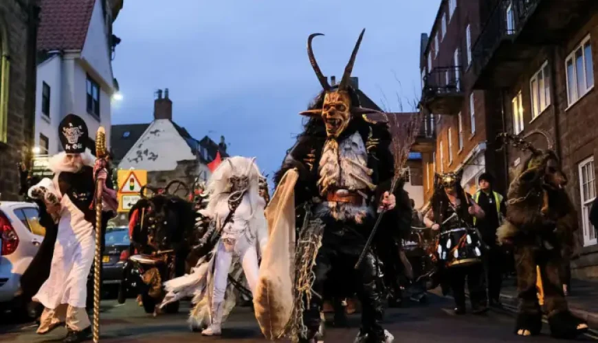 رژه شیاطین در خیابان‌های شهر هولابرون اتریش