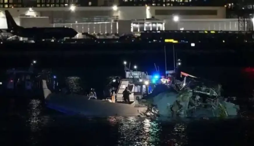 بیش از 60 کشته در حادثه مرگبار هوایی در آمریکا؛ برخورد یک هواپیمای مسافربری با  یک هلیکوپتر ارتش آمریکا