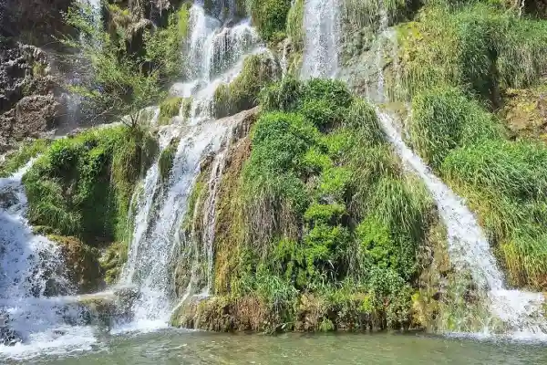 خطر در آبشار نیاسر